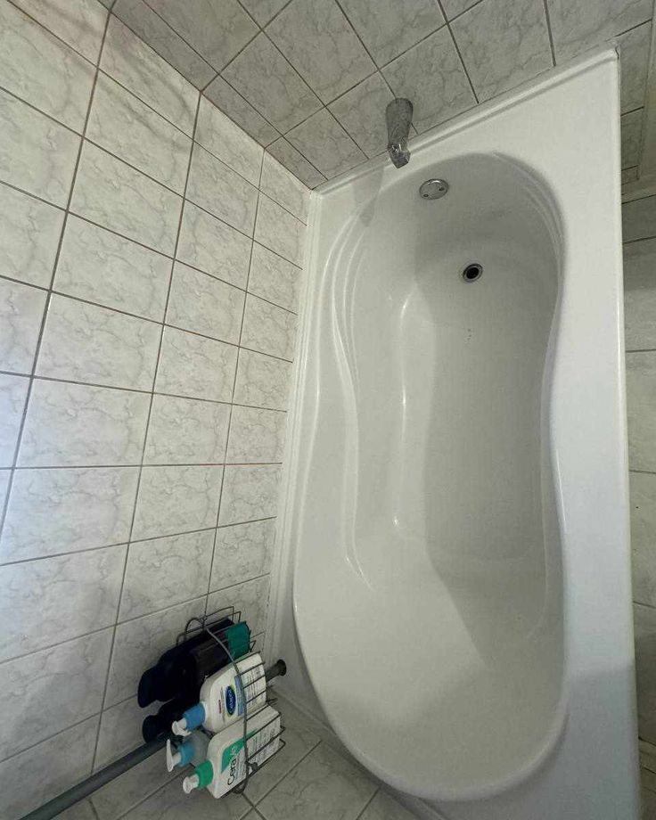 Bathtub Deep Clean — after